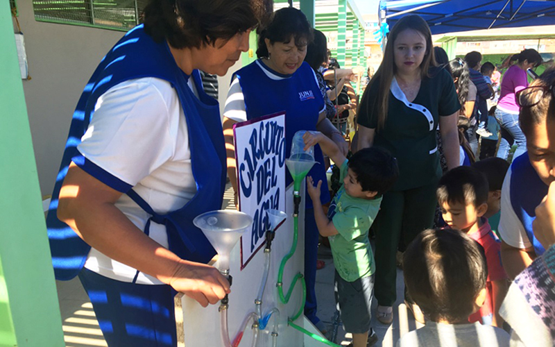 Niños y niñas de JUNJI Arica conmemoran Día Mundial del Agua con llamado a cuidarla