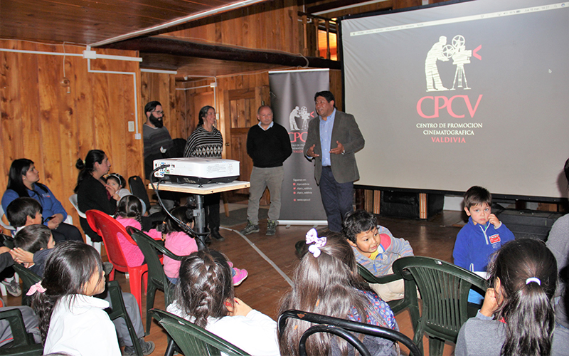 JUNJI y el Centro de Promoción Cinematográfica de Valdivia (CPCV) presentan logros del taller en tecnología a comunidades de zona rural