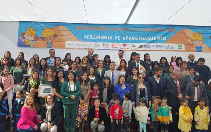 La JUNJI Antofagasta participa en ceremonia de apadrinamiento organizada por la AIA