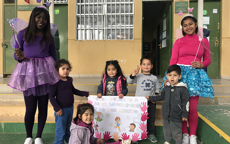 Estudiantes de técnico en párvulos agasajan a niños y niñas del Jardín Infantil “Las Ranitas”