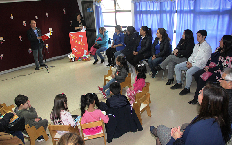 Con un conversatorio la Junji lanzó el libro “El ABC de los niños” en Punta Arenas