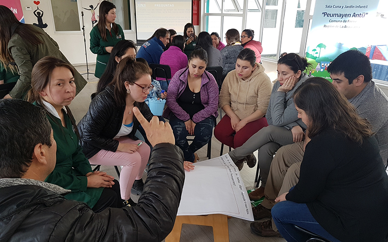 Familias de jardín “Peumayen Antü” comparten opiniones en Diálogo Ciudadano