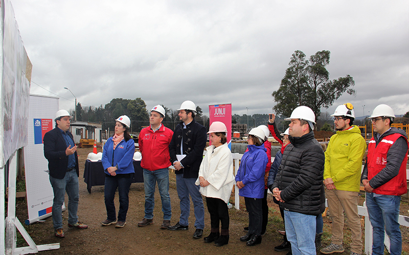 Traspasan terrenos a empresa que retomará obras de Jardín Infantil “Guacamayo”