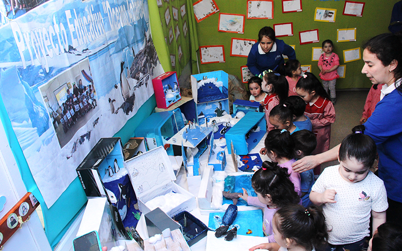 Con una espectacular exposición niñas y niños de “Peter Pan” cerraron proyecto “El Océano Antártico”