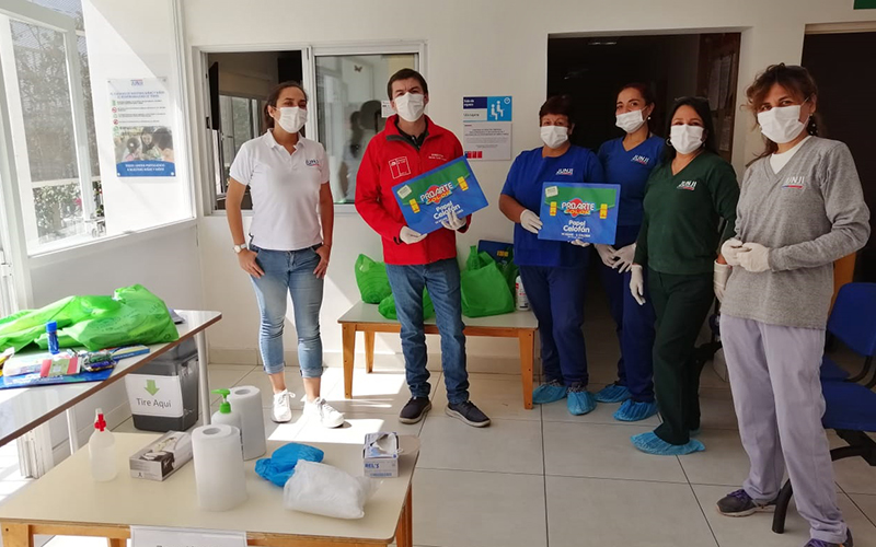 Párvulos de Arica reciben kit educativo para crear y aprender en casa
